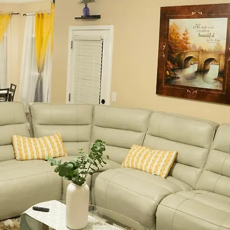 Beautiful Six Bedroom House Near Atlanta